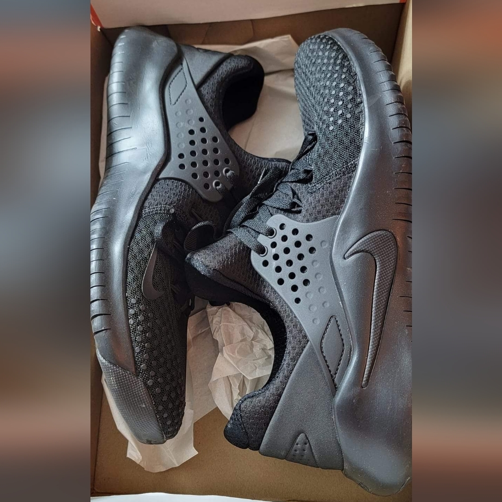 Mens 11 Nike free trainer